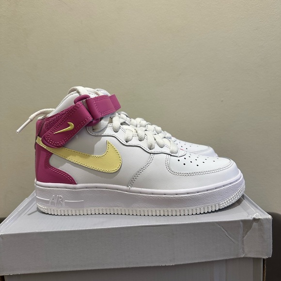 NIB NIKE AIR FORCE 1 MID LE Summit White/Citron Tint/Fuchsia sz 3.5Y - Picture 2 of 7